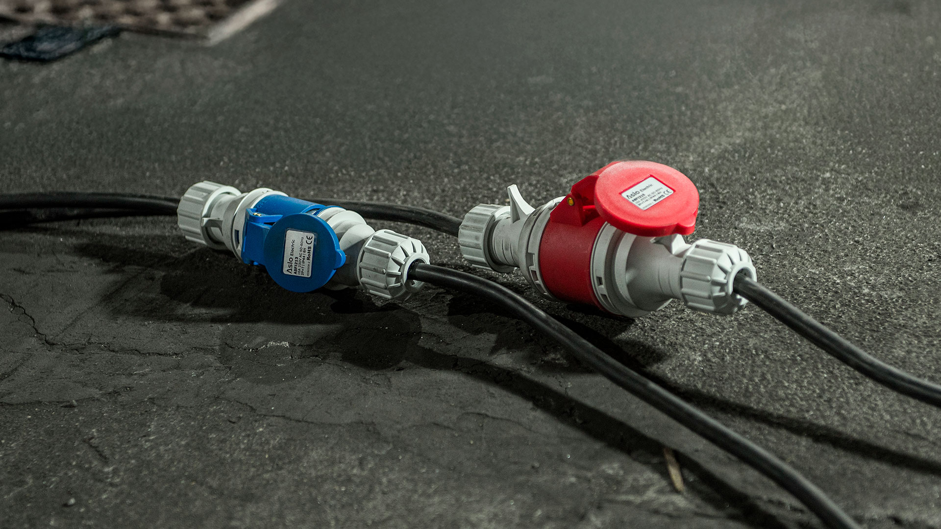 INDUSTRIAL PLUGS